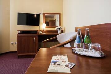 Фото номера Одноместный номер с ванной комнатой Отель Hotel Restauracja Leliwa г. Пшеворск 3