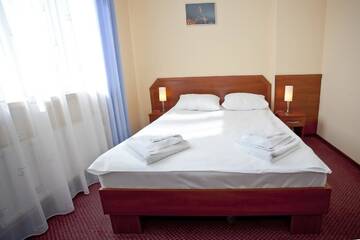 Фото номера Двухместный номер с 1 кроватью и собственной ванной комнатой Отель Hotel Restauracja Leliwa г. Пшеворск 5